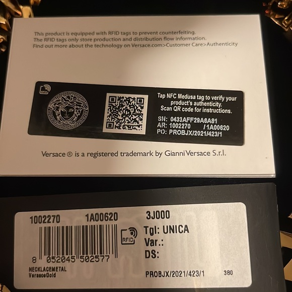 (SALE 🚨) Versace Greca Logo Necklace (Exclusive) - Picture 10 of 10